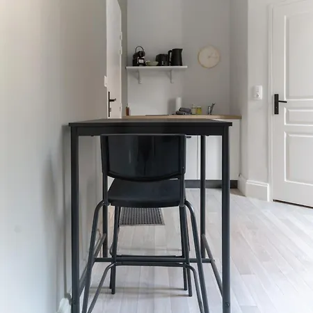 아파트 Desroziers - Design En Centre 비시